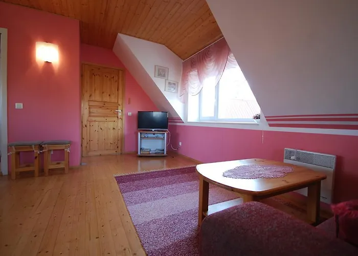 Ida Majutus 3* Kuressaare